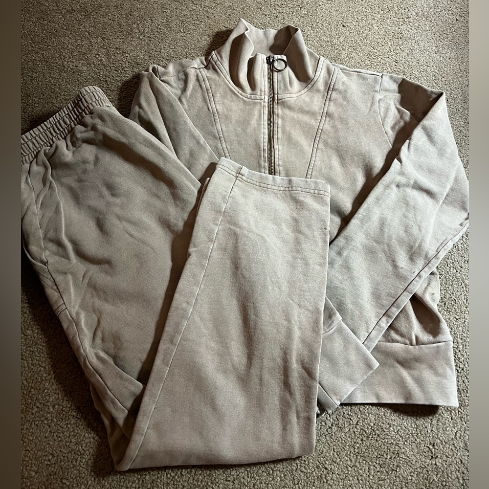 Blank NYC sweat set. Size small bottom and top